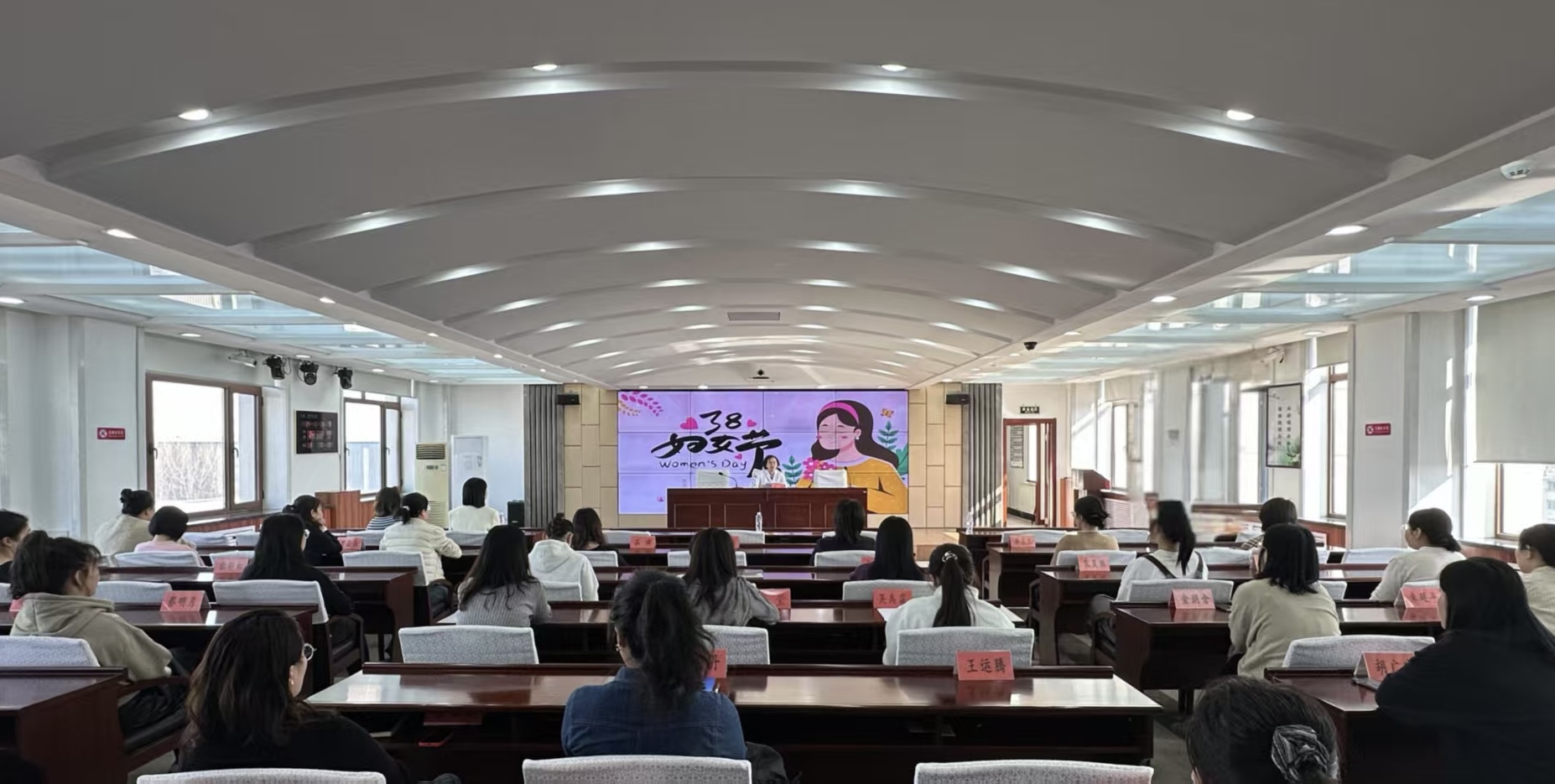 春日绽芳华 巾帼护检行——老边区人民检察院开展庆祝“三八妇女节”活动