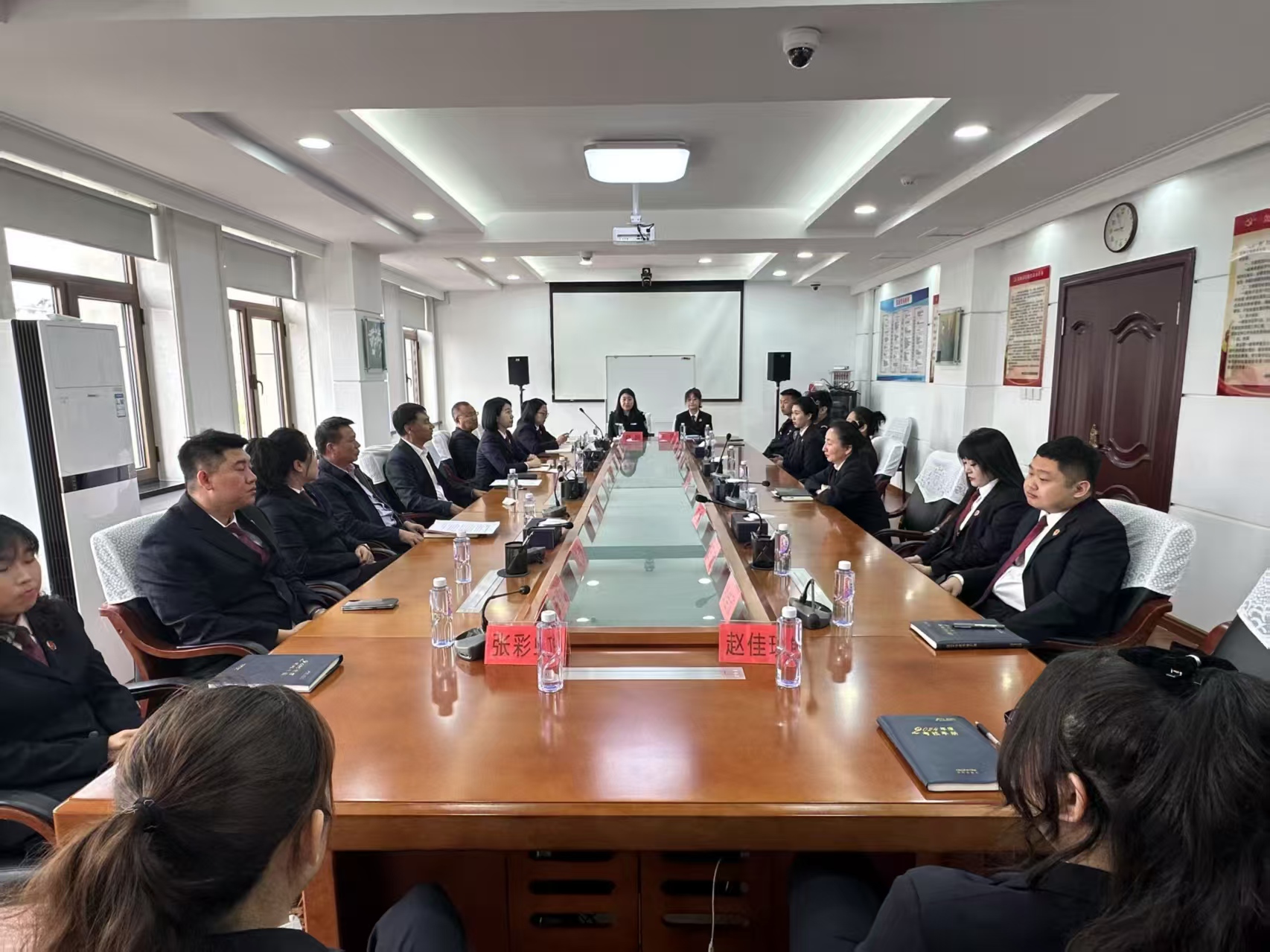 边检“青”诉 共话担当 老边区人民检察院组织召开青年干警座谈会